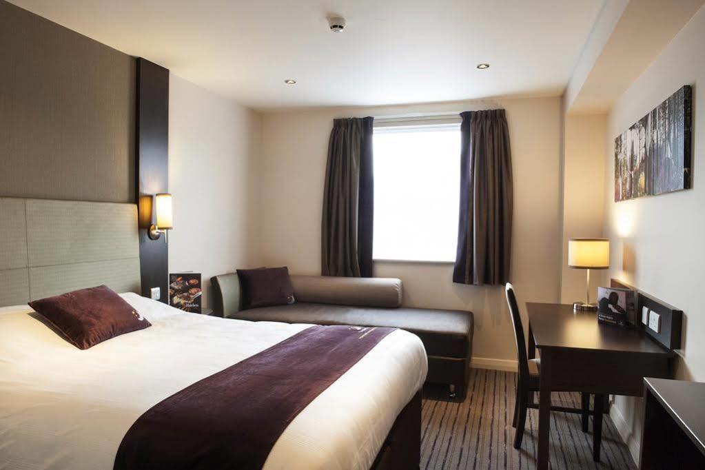 Premier Inn Manchester Trafford Centre North Kültér fotó