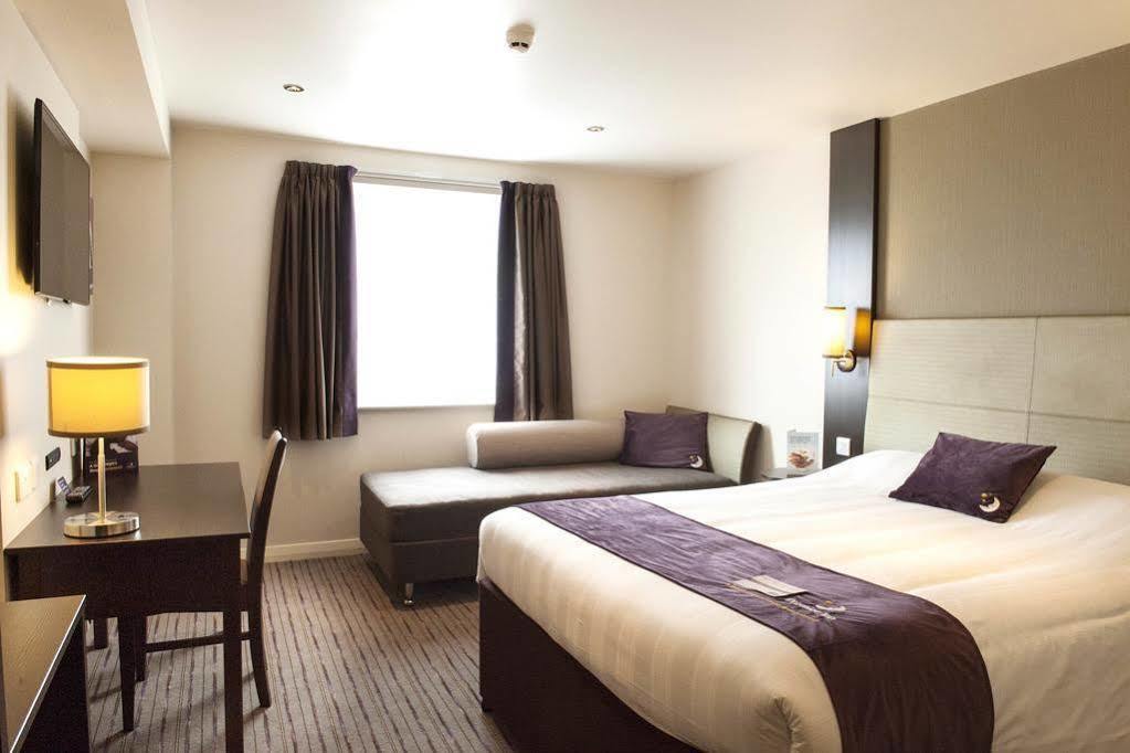 Premier Inn Manchester Trafford Centre North Kültér fotó