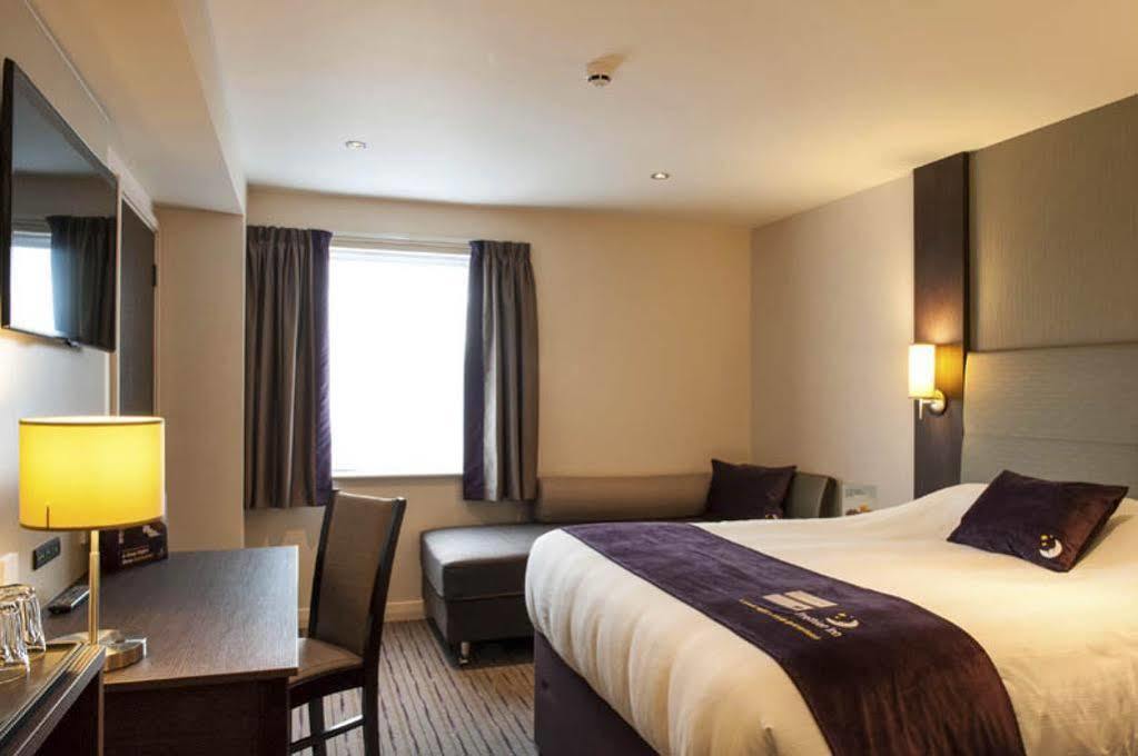 Premier Inn Manchester Trafford Centre North Kültér fotó