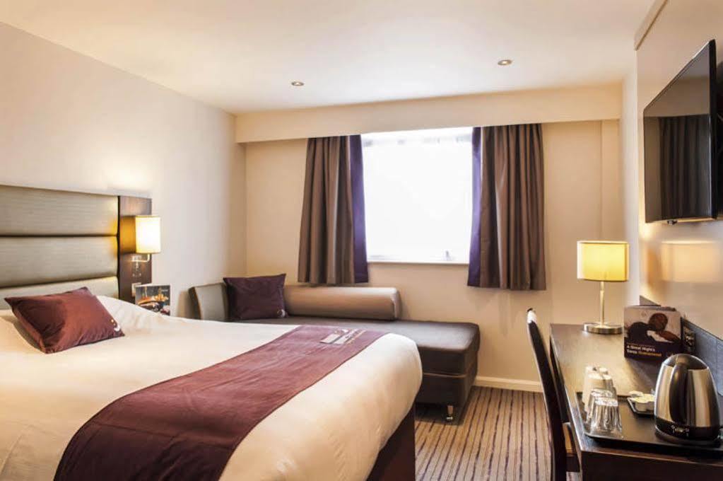 Premier Inn Manchester Trafford Centre North Kültér fotó