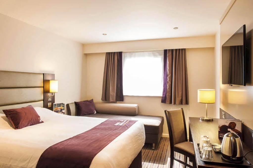 Premier Inn Manchester Trafford Centre North Kültér fotó