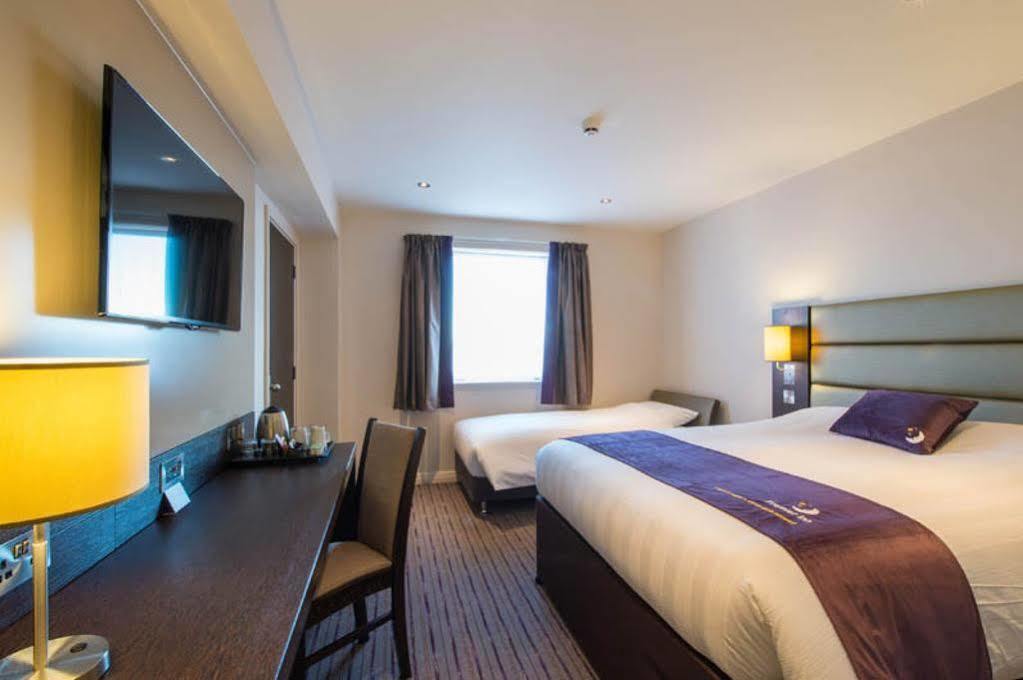 Premier Inn Manchester Trafford Centre North Kültér fotó