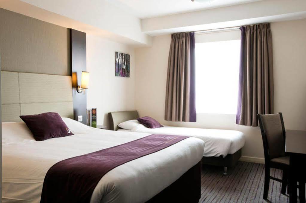 Premier Inn Manchester Trafford Centre North Kültér fotó